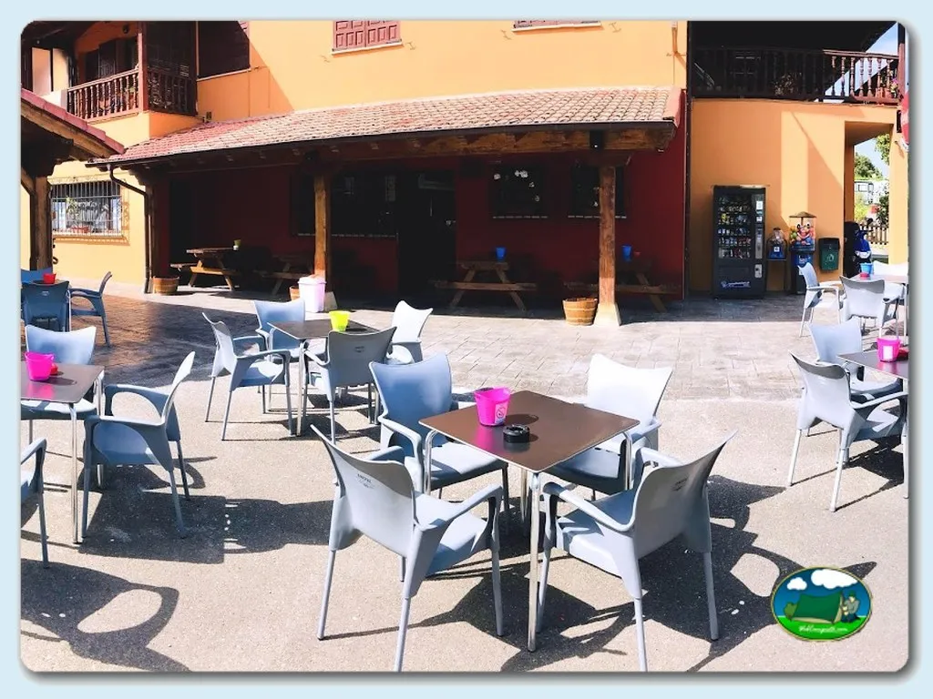 Bar y restaurante con terraza del Camping Las Conchas, Poo de Llanes (Asturias)