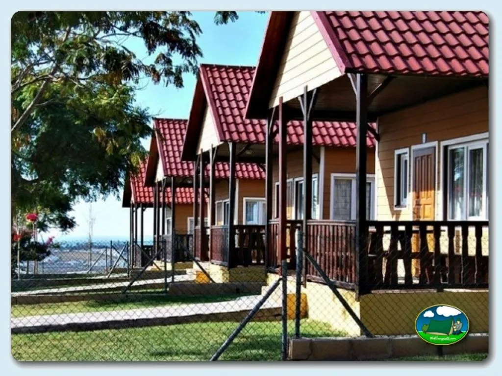 Bungalow con terraza y vistas al paisaje del Camping La Rosaleda, Conil de la Frontera (Cádiz)