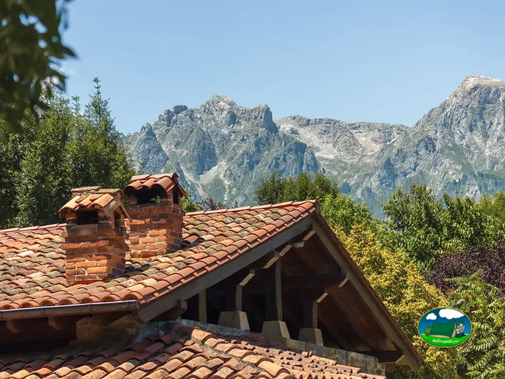 Cabaña con vistas a la montaña del Camping La Viorna, Mieses (Cantabria)
