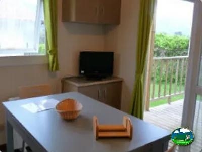 Mobil-home con terraza y vistas al jardín del Camping Colombres, Colombres en Ribadedeva (Asturias)