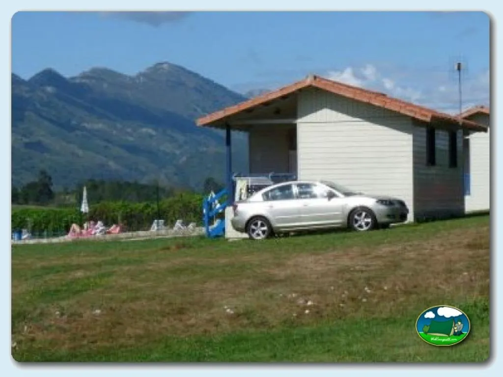 Mobil-home con vistas a la montaña del Camping Colombres, Colombres en Ribadedeva (Asturias)