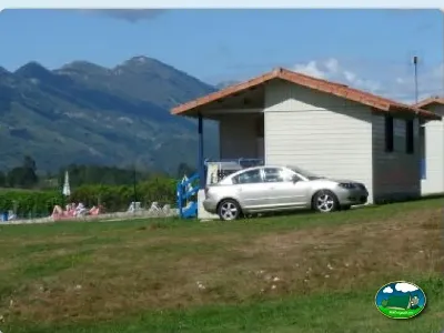 Mobil-home con vistas a la montaña del Camping Colombres, Colombres en Ribadedeva (Asturias)
