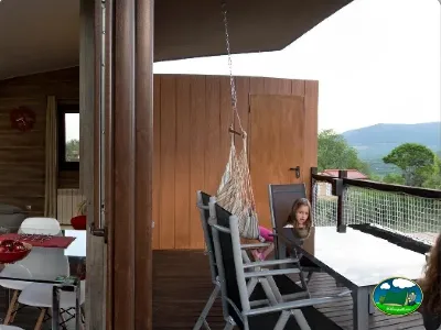 Glamping con vistas a la montaña del Camping Monte Holiday, Gargantilla del Lozoya. Madrid (Comunidad de Madrid)