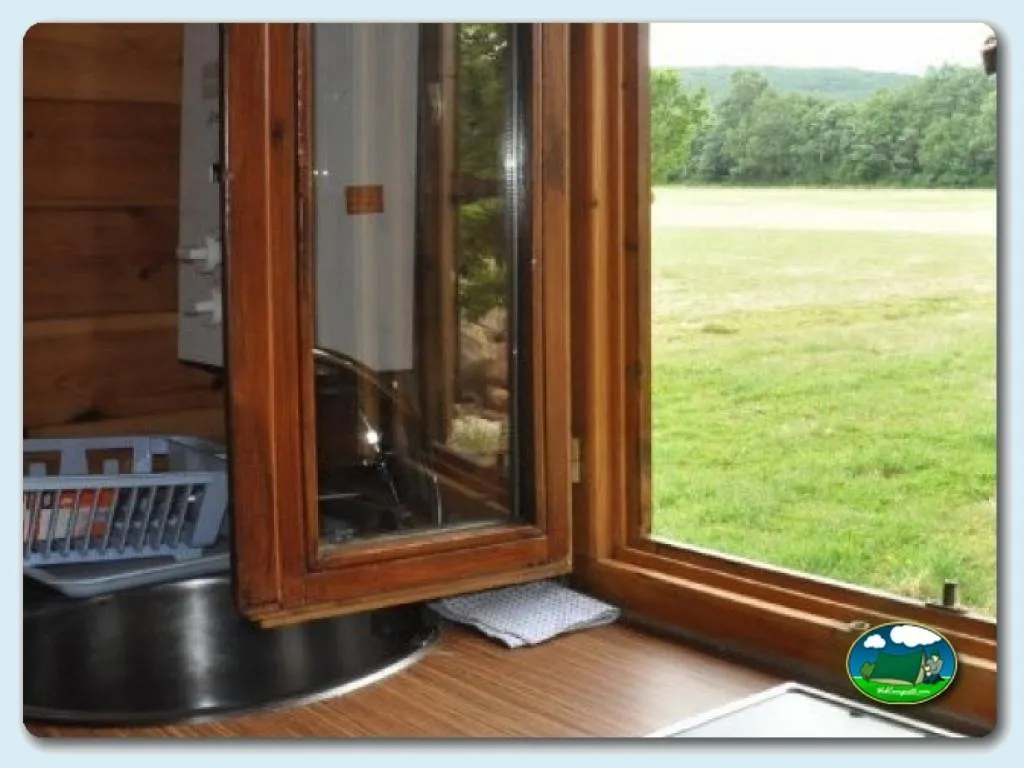 Mobil-home con vistas a montaña y prado del Camping Valderredible, Polientes (Cantabria)