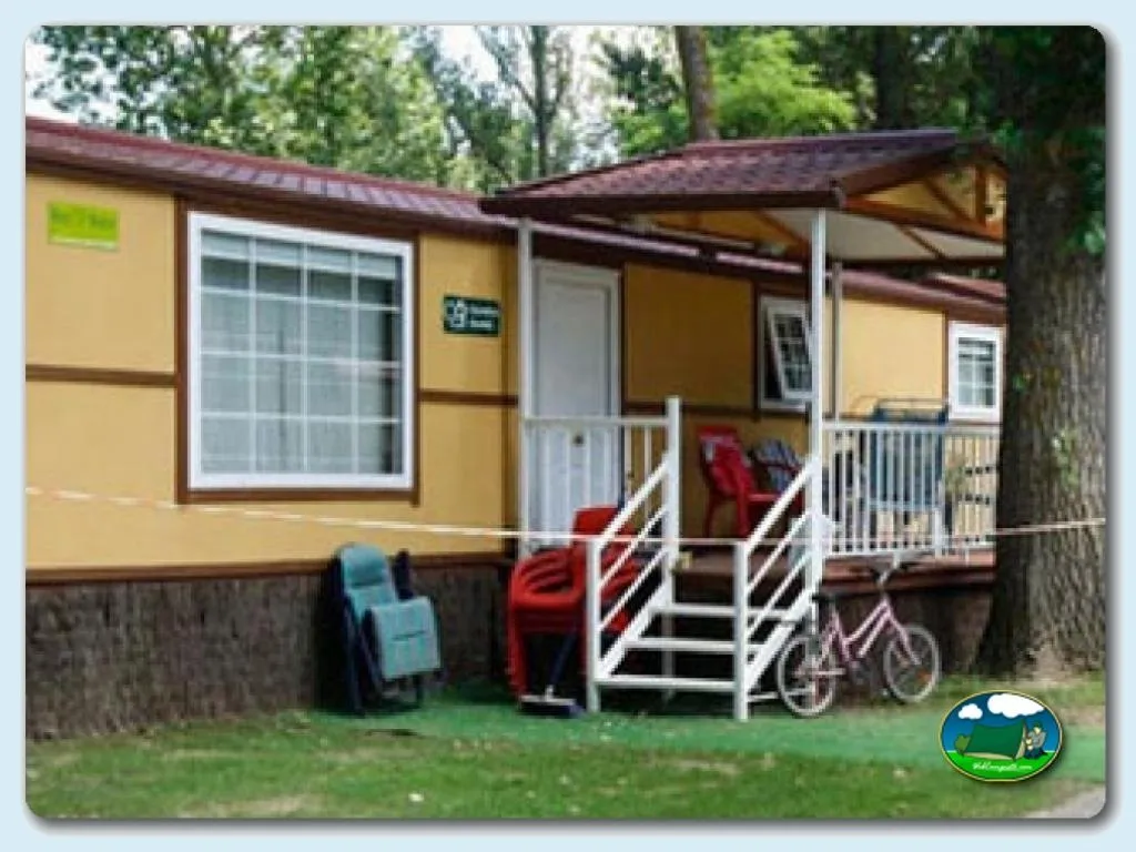 Mobil-home con terraza y entrada accesible del Camping Fuentes Blancas, Burgos