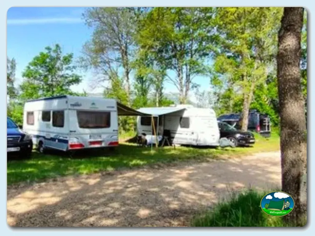 Camping La Isla en Villalazara de Montija, Burgos - imagen 3