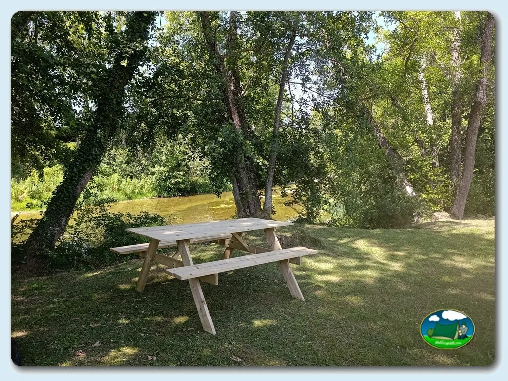Camping La Isla en Villalazara de Montija, Burgos - imagen 2