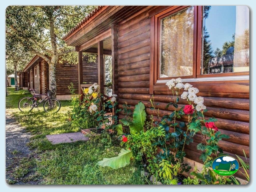 Camping Puerta de la Demanda foto de Bungalow