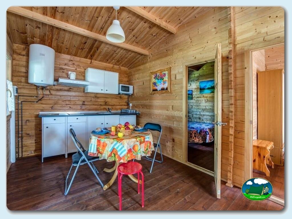 Camping Puerta de la Demanda foto de Bungalow