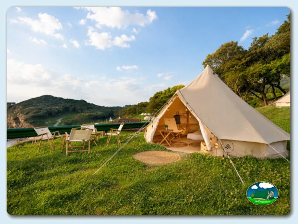 Glamping junto al río con vistas a la montaña del Camping Las Arenas, Pechón (Cantabria)