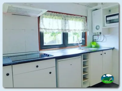 Mobil-home cocina equipada del Camping Somo Parque, Ribamontán al Mar (Cantabria)