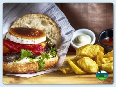 Restaurante, menú, hamburguesa con patatas del Camping Somo Parque, Ribamontán al Mar (Cantabria)