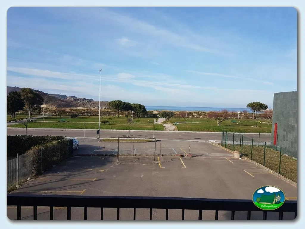 Parcela junto al mar con vistas al litoral del Camping Playa de Ris, Noja (Cantabria)