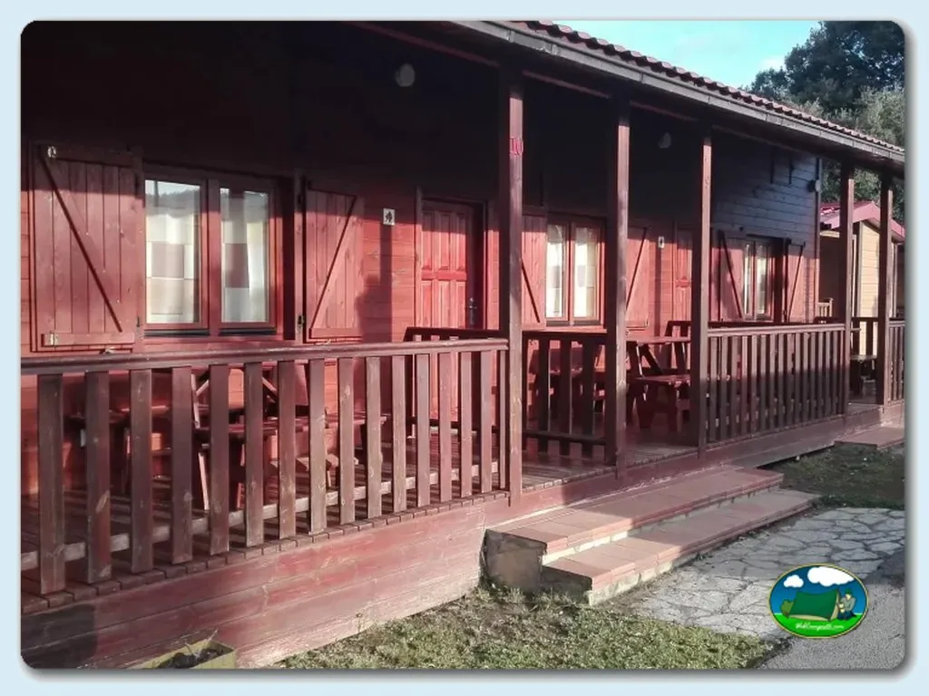 Bungalow con terraza y vistas al bosque del Camping Arrien, Gorliz (Vizcaya)