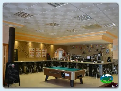 Bar con mesa de billar del Camping Roquetas, Roquetas de Mar (Almería)