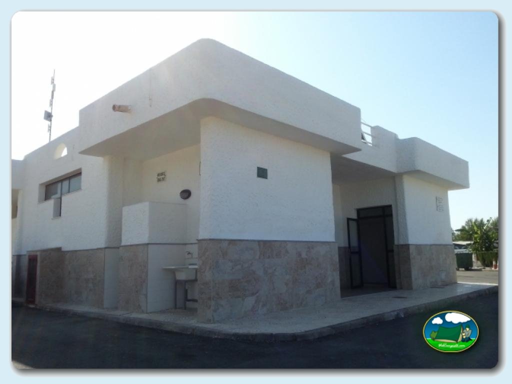 Aseos, servicios y fregaderos en Camping Roquetas, Almería, España