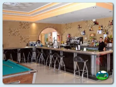 Bar y restaurante con mesa de billar del Camping Roquetas, Roquetas de Mar (Almería)