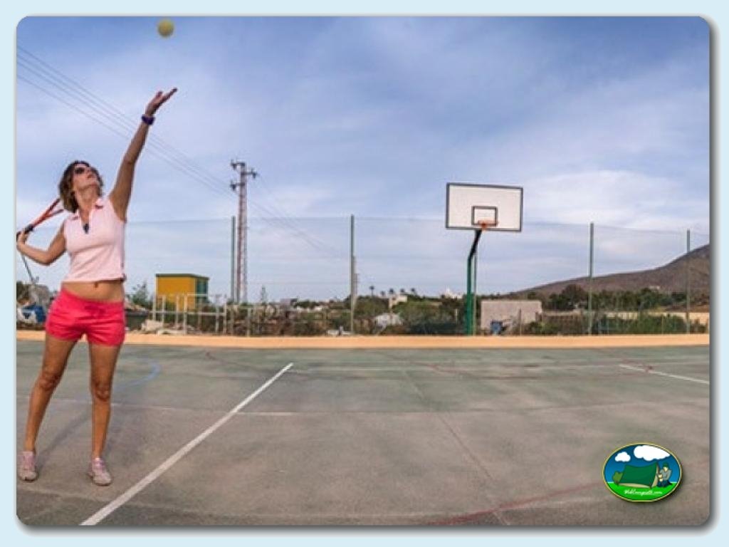 Camping Los Escullos foto de Pistas deportivas y Parque infantil