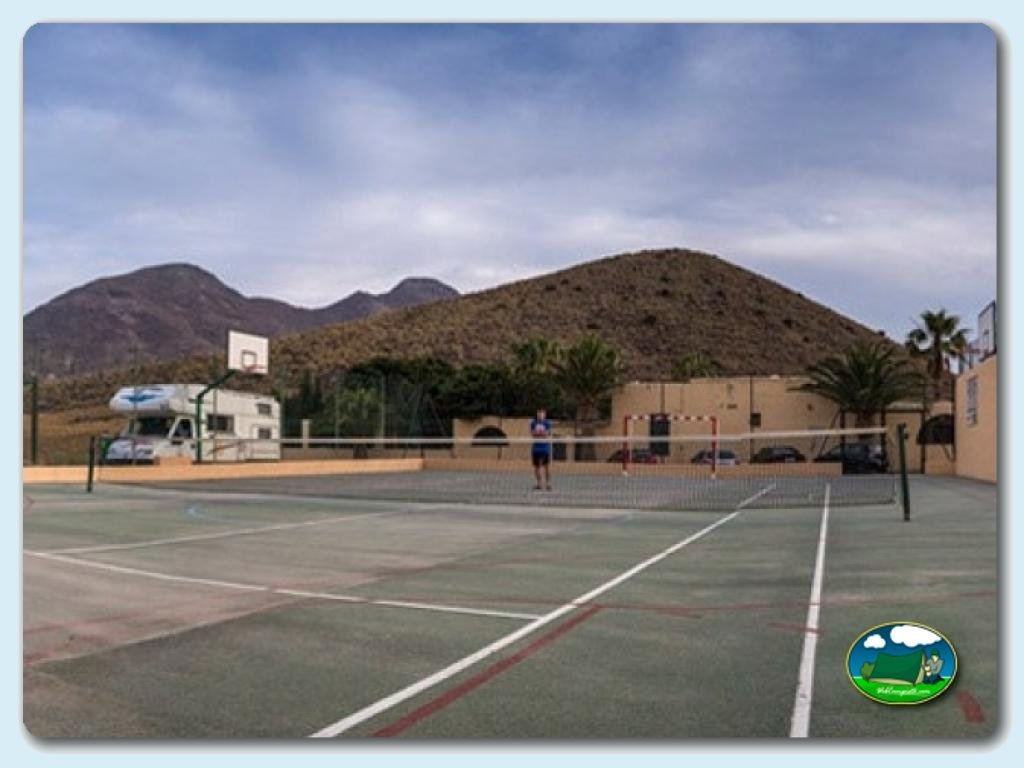 Camping Los Escullos foto de Pistas deportivas y Parque infantil