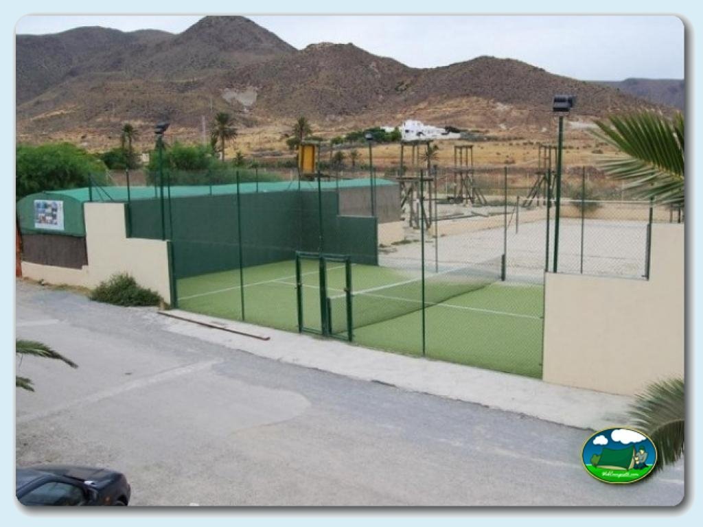 Camping Los Escullos foto de Pistas deportivas y Parque infantil