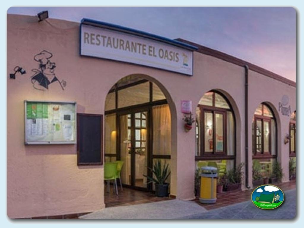 Camping Los Escullos foto de Restaurante El Oasis