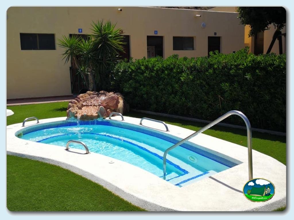 Camping Los Escullos foto de Piscina