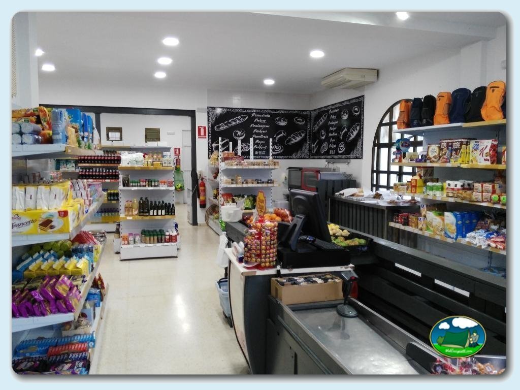 Camping Los Escullos foto de Supermercado