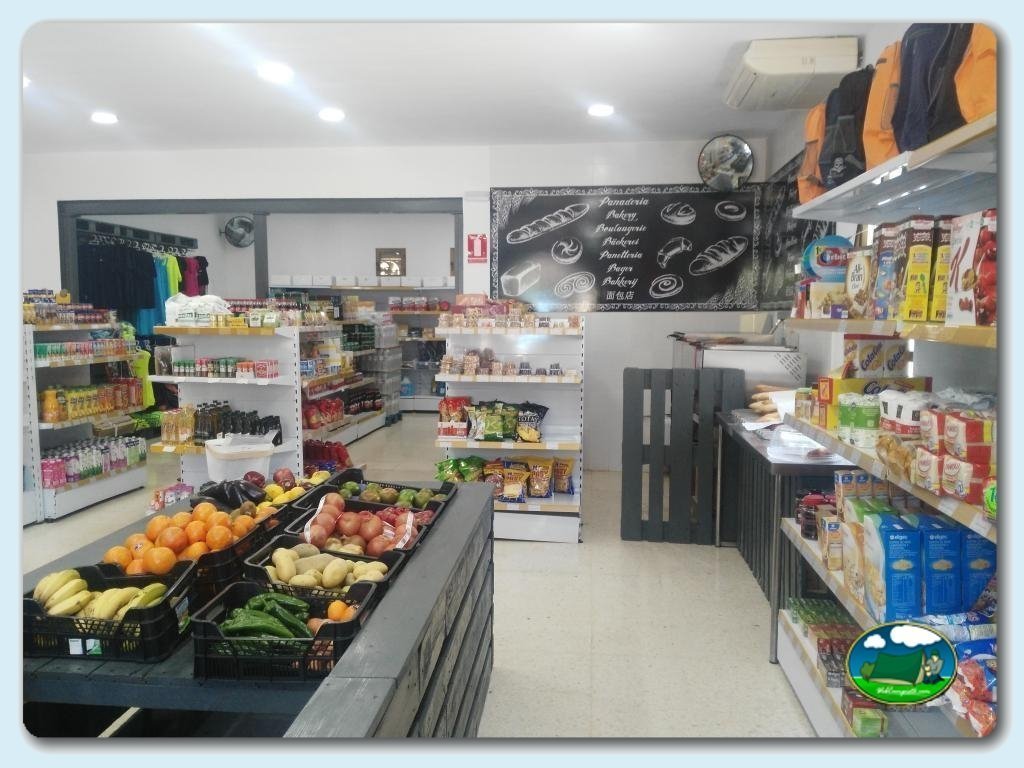 Camping Los Escullos foto de Supermercado