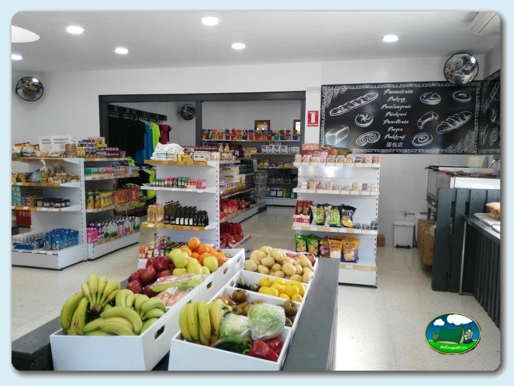 Camping Los Escullos foto de Supermercado
