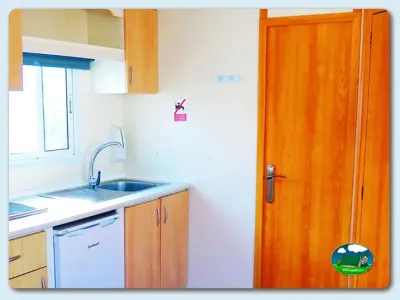 Mobil-home cocina equipada con horno del Camping Los Escullos, Almería (Almería)
