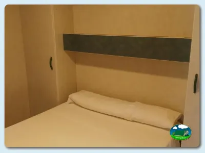 Mobil-home interior dormitorio cama del Camping Los Escullos, Almería (Almería)