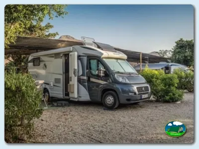 Mobil-home en parcela con sombrajo del Camping Los Escullos, Almería (Almería)