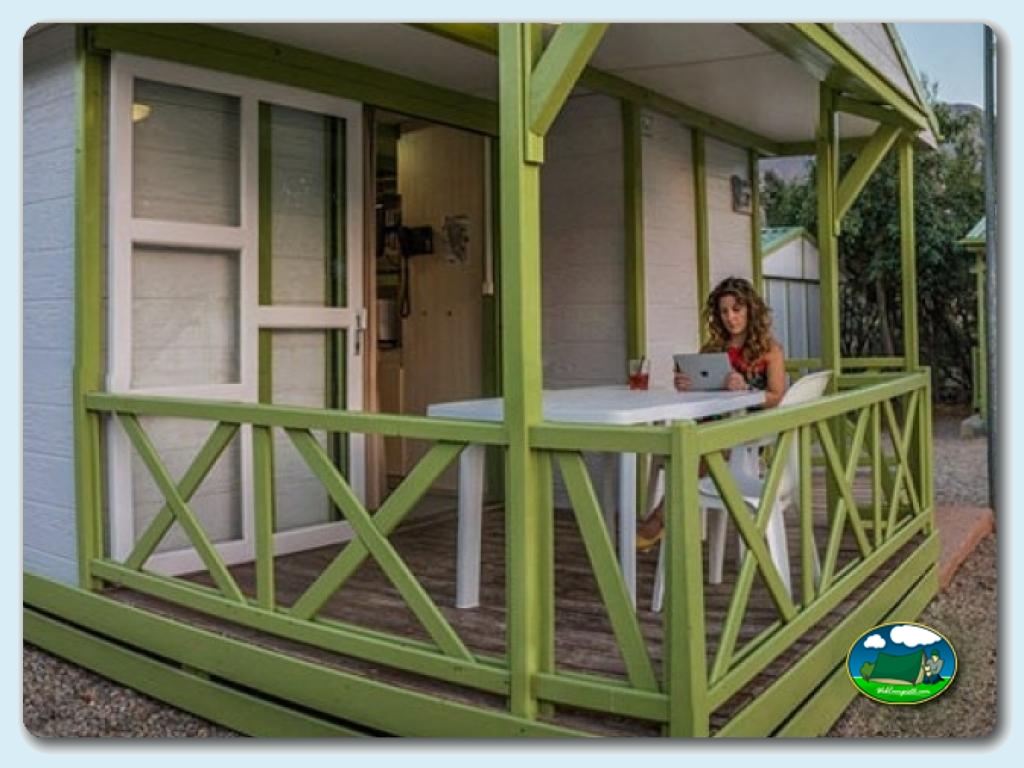 Camping Los Escullos foto de Bungalows