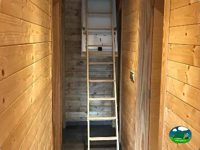 Interior cabaña de madera del Camping Las Nogueras de Nerpio, Nerpio (Albacete)