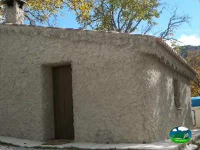 Cabaña de piedra rústica del Camping Las Nogueras de Nerpio, Nerpio (Albacete)