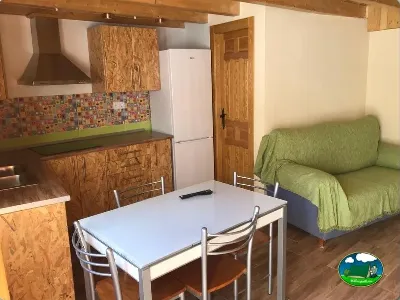 Mobil-home con cocina y sala de estar del Camping Las Nogueras de Nerpio, Nerpio (Albacete)