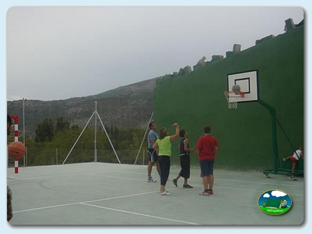 Instalaciones deportivas en Camping Las Nogueras de Nerpio, Albacete, España