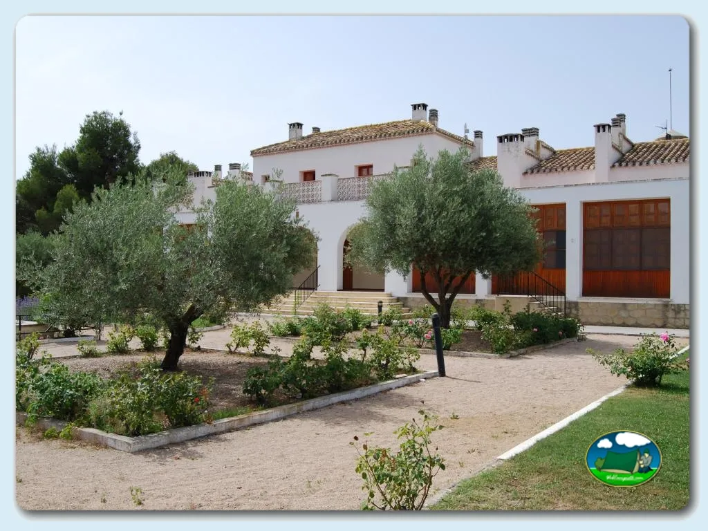 Bungalow estilo andaluz con jardín y olivos del Camping La Rafa, Bullas (Murcia)