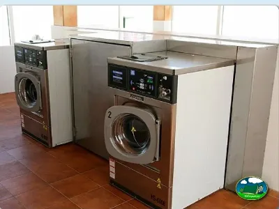 Servicio de lavandería automática del Camping Playa de Mazarrón, Bolnuevo (Murcia)