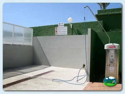 Recepción con cartel informativo del Camping Playa de Mazarrón, Bolnuevo (Murcia)