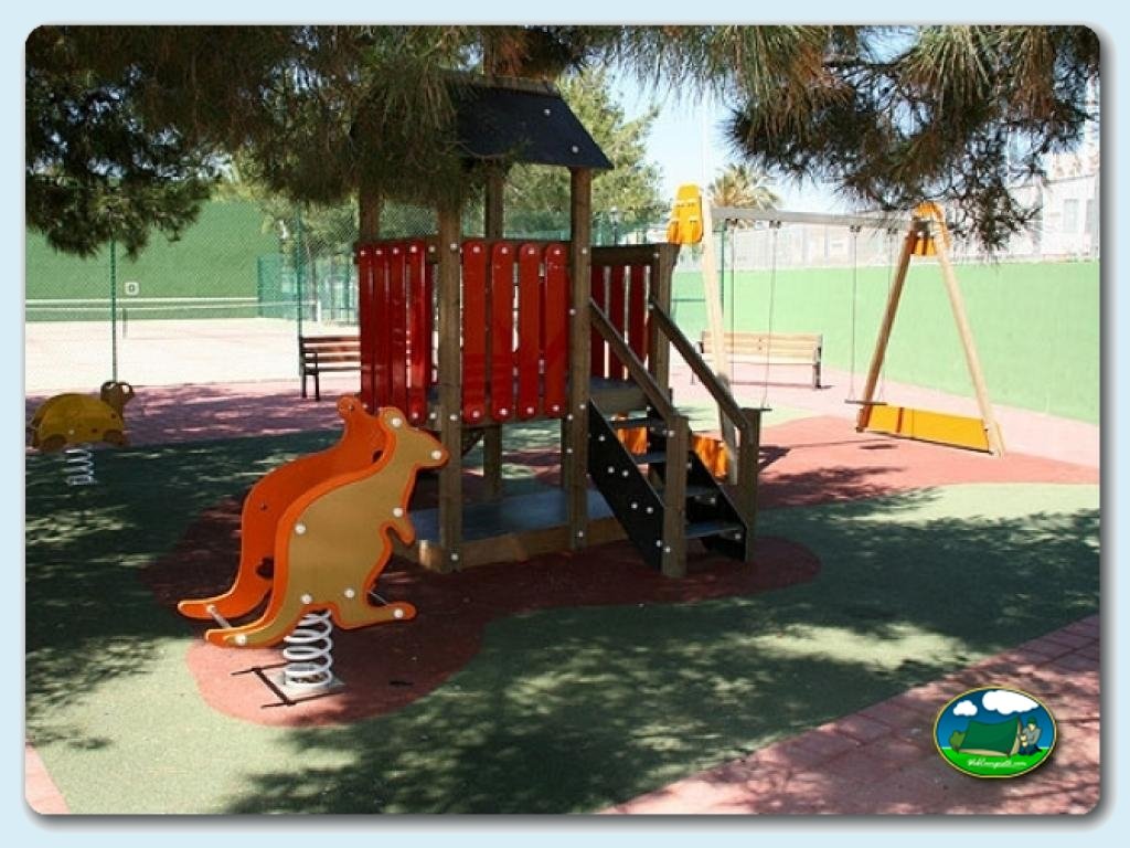 Parque infantil en Camping Playa de Mazarrón, España