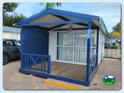 Bungalow azul con terraza y aparcamiento del Camping Playa de Mazarrón, Bolnuevo (Murcia)
