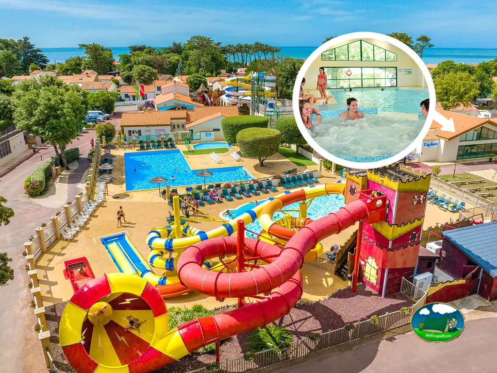 vista aérea del parque acuático con toboganes y piscinas junto al mar en Jard-sur-Mer, con detalle de bañistas en el jacuzzi