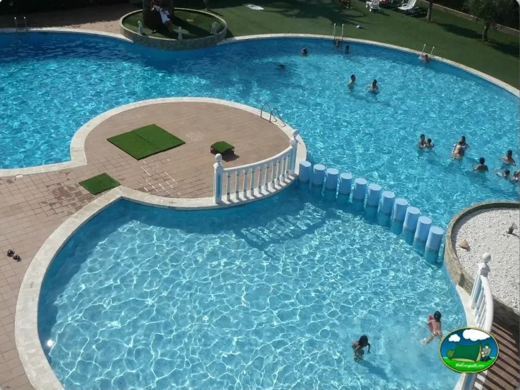 Piscina con zona infantil y solarium del Camping San Javier, San Javier (Murcia)