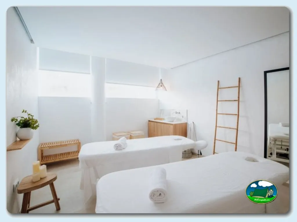Spa con bañeras de hidromasaje y diseño minimalista del Camping Alannia Guardamar, Guardamar del Segura (Alicante)