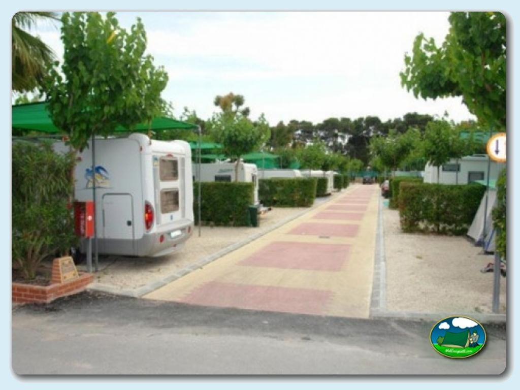 Camping La Marina Resort. En la Playa, Camping Internacional. Alicante.