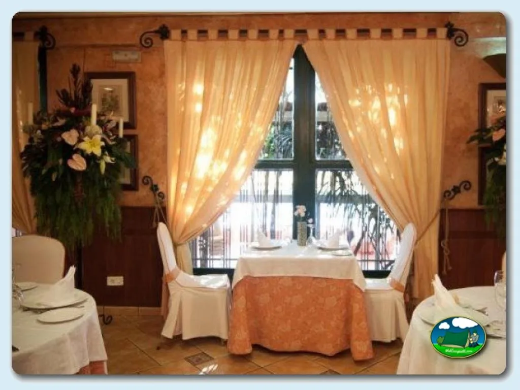 Restaurante con vistas al lago del Camping Internacional Las Palmeras, Crevillent (Alicante)