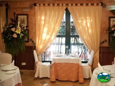 Restaurante con vistas al lago del Camping Internacional Las Palmeras, Crevillent (Alicante)