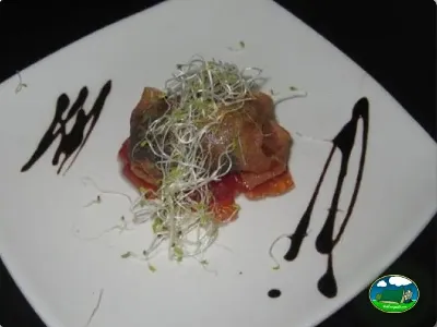 Plato de comida en restaurante del Camping Internacional Las Palmeras, Crevillent (Alicante)