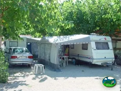 Mobil-home con parcela arbolada del Camping Internacional Las Palmeras, Crevillent (Alicante)